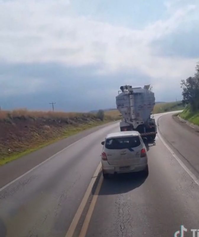 Flagrante foi feito por um caminhoneiro – Foto: Reprodu&ccedil;&atilde;o/Internet