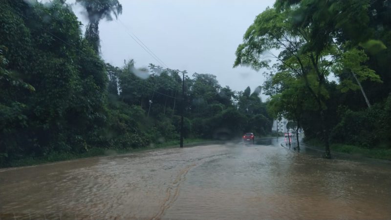 Rua S&atilde;o Paulo, em trecho pr&oacute;ximo a empresa Ambiental – Foto: Reprodu&ccedil;&atilde;o/Redes Sociais/ND