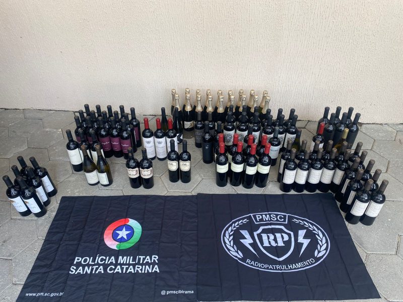 O motorista juntamente aos vinhos, foram encaminhadas à delegacia de polícia 