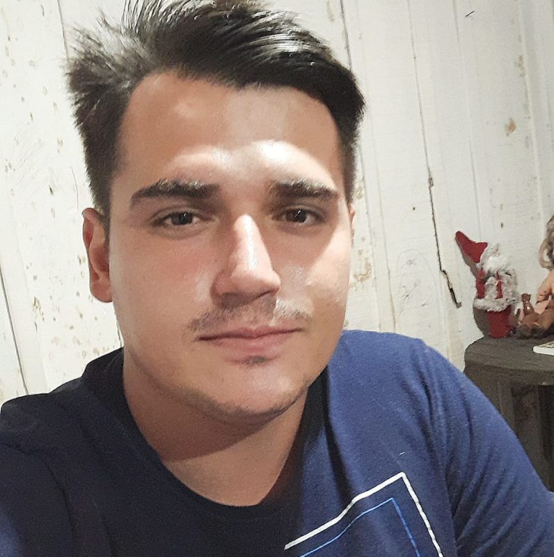 Eliton Selinger Rodriguez was 24 years old and was found dead inside a car in Vitmarsum, in Alto Vale do Itajaí.