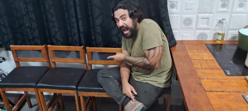 Rodrigo Resende Neves constr&oacute;i m&oacute;veis e enfeites de madeira usando palette e muita criatividade – Foto: Divulga&ccedil;&atilde;o/Reprodu&ccedil;&atilde;o/ND