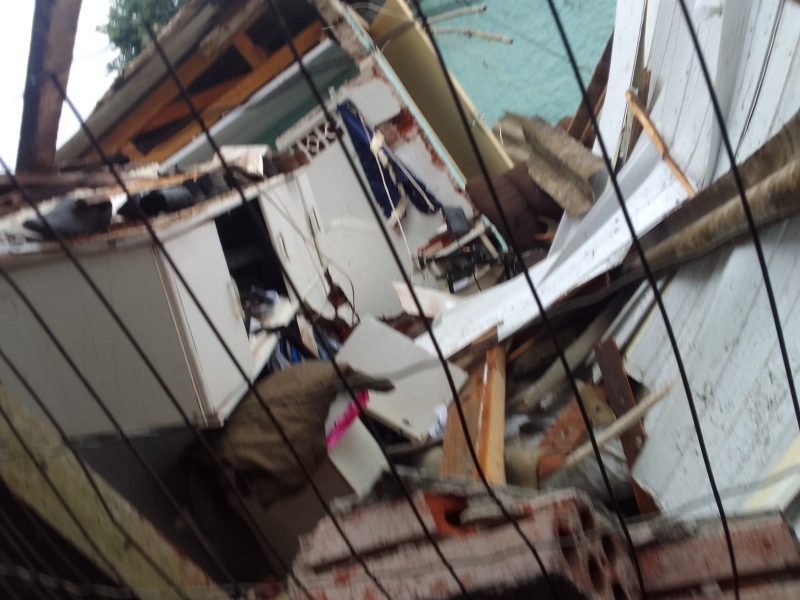 Morador ficou ferido e foi levado para o hospital – Foto: Reprodu&ccedil;&atilde;o/CBM