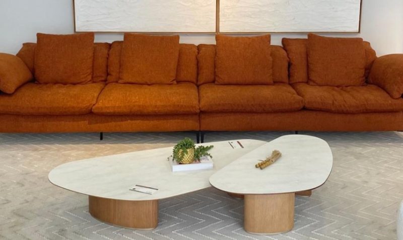 Tons terrosos, sempre com muito conforto para a sala de estar – Foto: Morada M&oacute;veis/Divulga&ccedil;&atilde;o