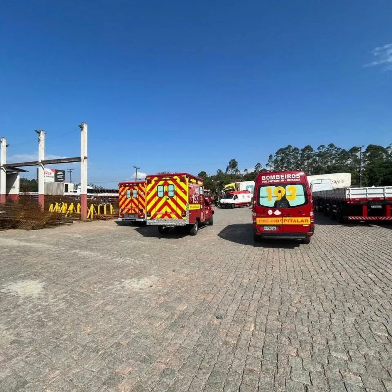 Carreta e carro se envolvem em grave acidente na BR-470 no Alto Vale – Foto: Divulga&ccedil;&atilde;o/Reprodu&ccedil;&atilde;o/ND