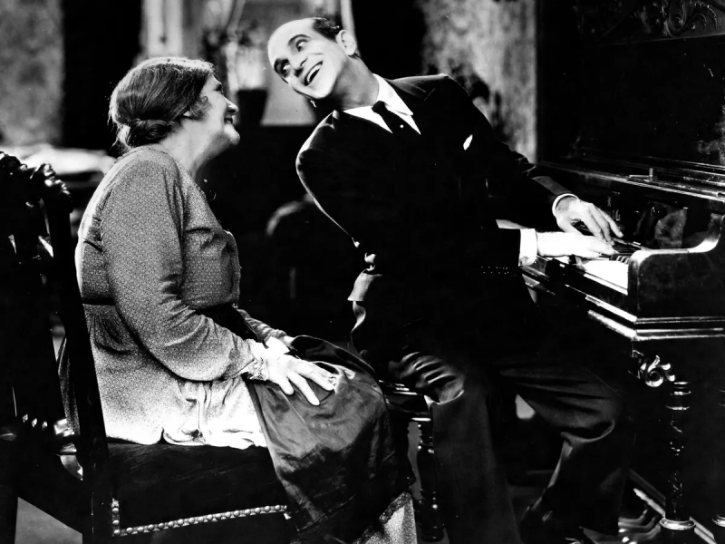 Antes do som chegar no cinema, vivemos a "era muda" ou "era silenciosa"