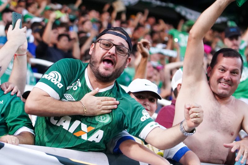 Chapecoense define preços