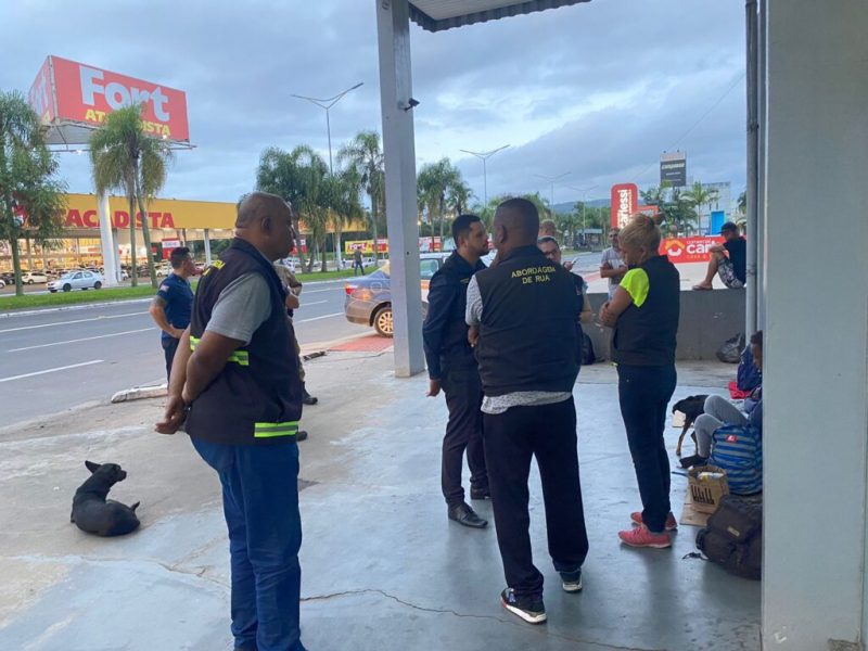 As abordagens aos moradores de rua tem merecido frequentes a&ccedil;&otilde;es da Secretaria de A&ccedil;&atilde;o Social do munic&iacute;pio de Crici&uacute;ma. – Foto: Divulga&ccedil;&atilde;o