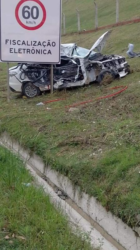 Uma pessoa morreu em um grave acidente na BR-470, em Ibirama, na fuga após um assalto 