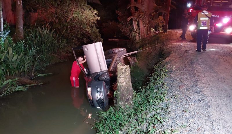 Argentina: Acidente com carro funerário deixa dois mortos