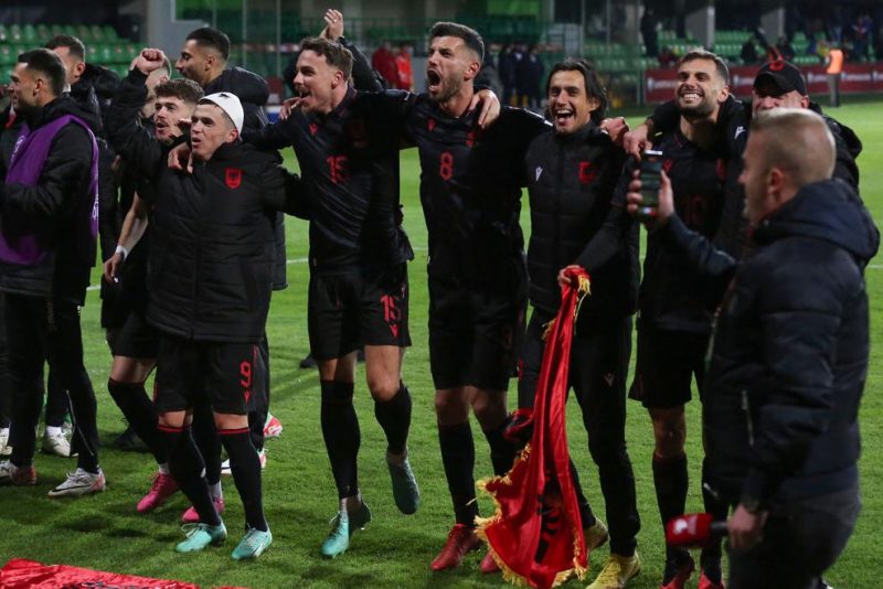 Albânia de Sylvinho comemora vaga na Eurocopa 