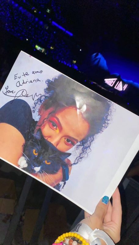 Foto de Ana Benevides, autografada por Taylor Swift