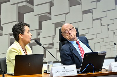 Senado aprovou com urgência pedido do Governo de SC: na imagem, Amin está na bancada do Senado