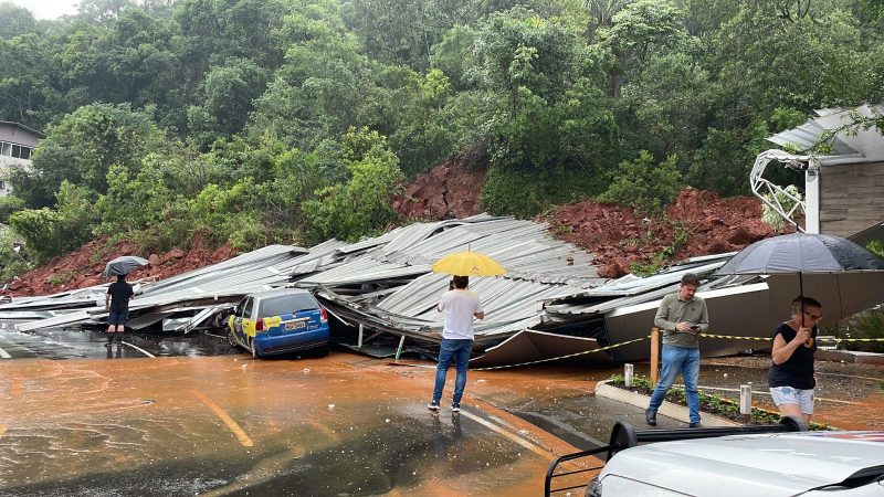 Revanda de carros soterrada em Concórdia 