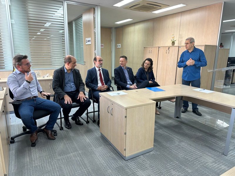 Técnicos do BID já estiveram em Santa Catarina para conhecer o Profisco II; na imagem, eles estão reunidos