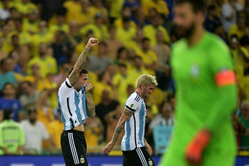 Otamendi comemora o gol da Argentina no Maracanã