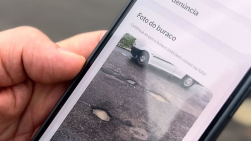Using the app, people can report potholes on city roads.  Photo: Divulgação/ND