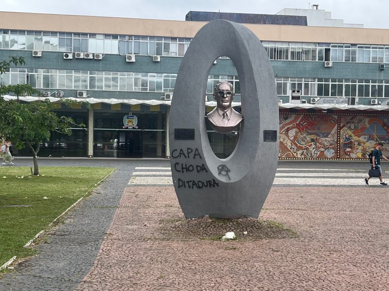 Movimento foi criado para exigir a mudança do nome do campus e a retirada de demais homenagens ao reitor Ferreira Lima após relatório da Comissão da Verdade da UFSC - Foto: Moacir Pereira/Arquivo/ND