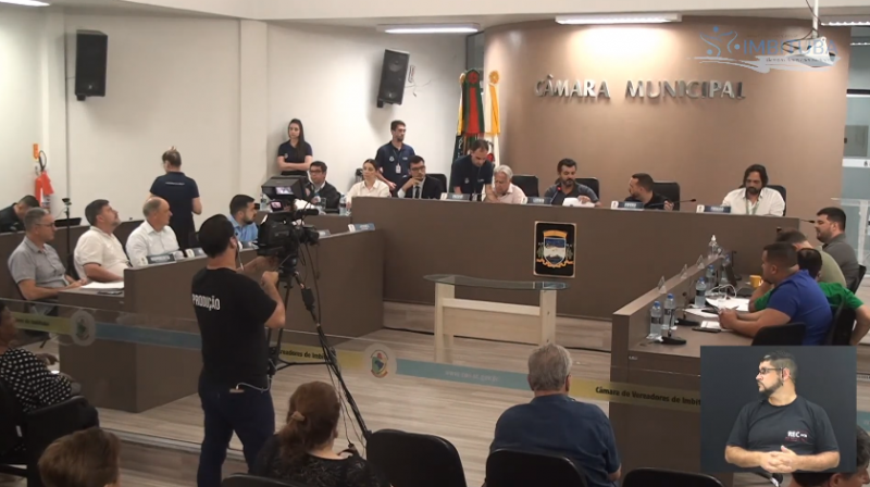 Sess&atilde;o na &uacute;ltima ter&ccedil;a-feira (14) decidiu pela cassa&ccedil;&atilde;o do mandato do prefeito de Imbituba – Foto: Reprodu&ccedil;&atilde;o/YouTube/ND