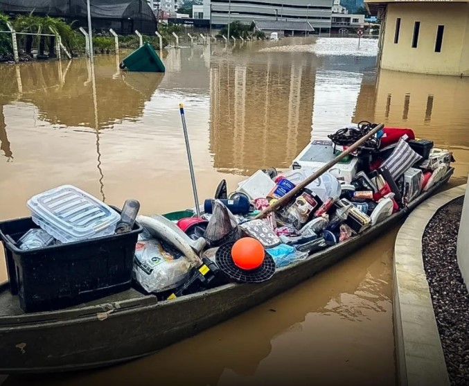 Mesmo com enchente, suspeitos se aproveitaram da situação para praticar furtos neste sábado (18) - Polícia Militar/Divulgação/ND