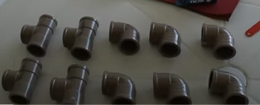 Materiais usados por Ayrlonn para a construção da arara de cano PVC - Foto: AyrlonnGabi/Divulgação/ND