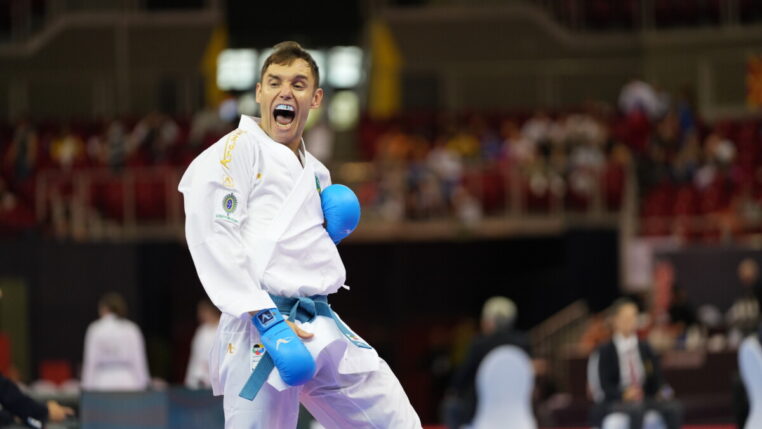 Atleta do caratê disputa Pan-Americanos