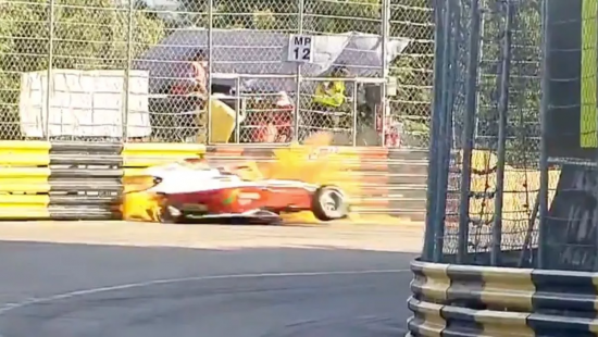 Acidente durante corrida de moto deixa dois pilotos mortos