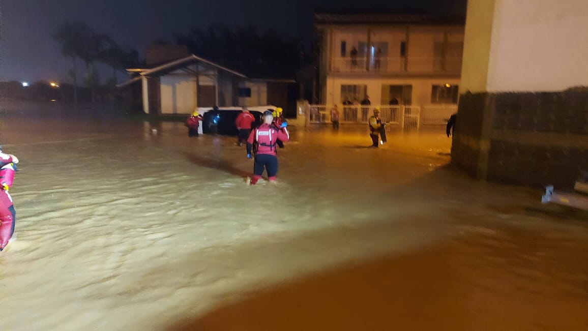 Nova enchente que castiga o Alto Vale do Itajaí desde quinta-feira (16) passa a registrar as primeiras mortes - Corpo de Bombeiros Militar/Divulgação/ND