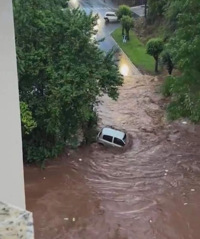 Chuvas afetam famílias em Santa Catarina