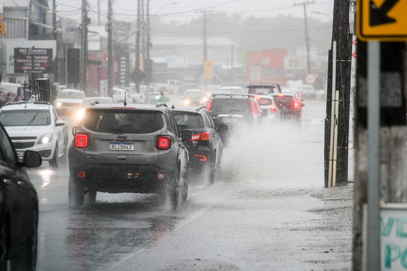 Fim de semana chuvoso pode trazer novas tempestades ao estado