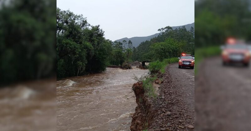Águas arrastaram casa do idoso desaparecido no Sul de SC