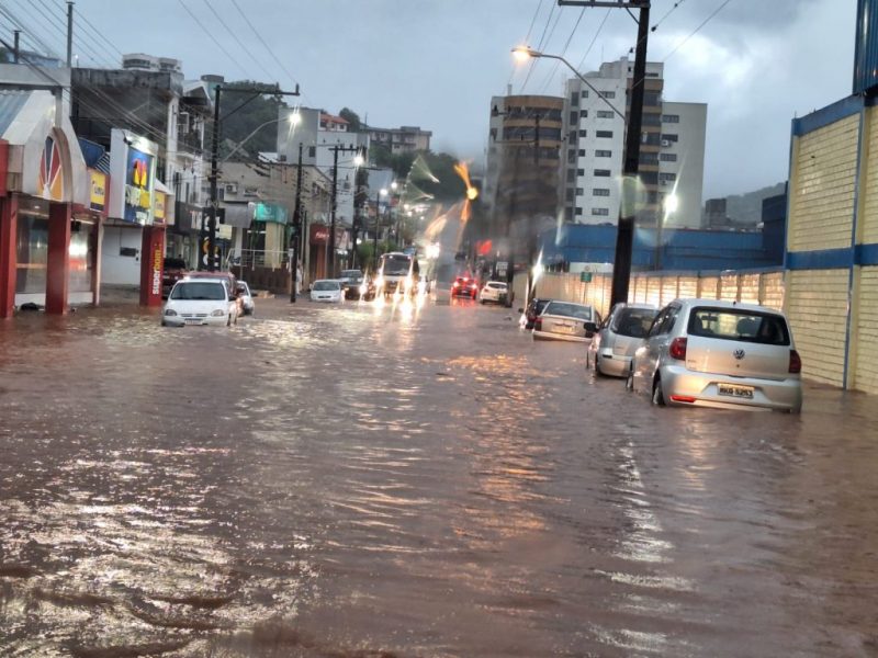 Alagamentos comprometem passagem de ve&iacute;culos em Seara. – Foto: Reprodu&ccedil;&atilde;o ND