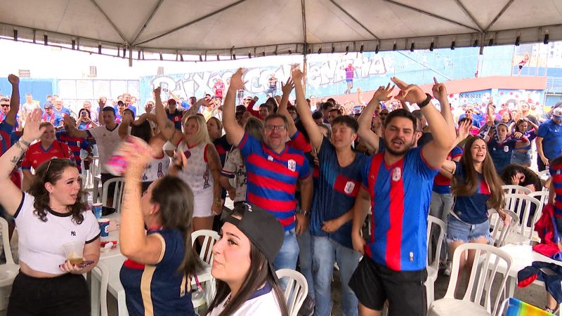 Torcedores do Marcílio Dias comemorando título da Copa Santa Catarina no Gigantão das Avenidas