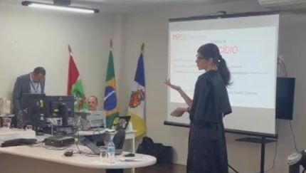 Homem que tentou matar mulher com uma machadada na cabeça foi condenado pela Justiça