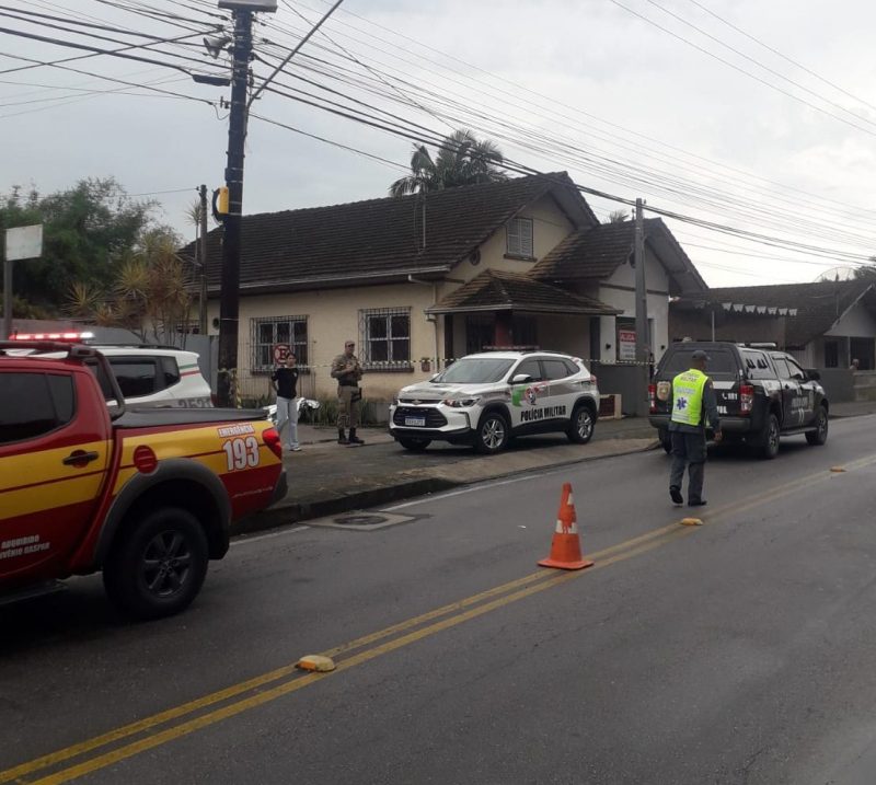 Mulher foi morta pelo ex-companheiro em Gaspar – Foto: Bombeiros Militares/Reprodu&ccedil;&atilde;o/ND