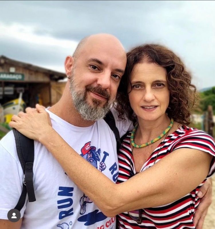 O ator catarinense Renato Turnes e a atriz Gisele Fraga ir&atilde;o protagonizar a fic&ccedil;&atilde;o “Livros Restantes”, novo filme da diretora M&aacute;rcia Para&iacute;so e que come&ccedil;ar&aacute; a ser rodado no final de novembro na Barra da Lagoa, em Florian&oacute;polis – Foto: Divulga&ccedil;&atilde;o