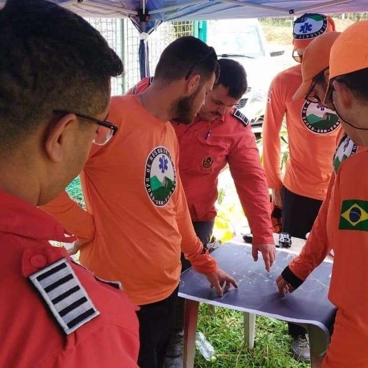 Equipes que trabalham em Barra do Sul nas buscas por Everton – Foto: Divulga&ccedil;&atilde;o/ND