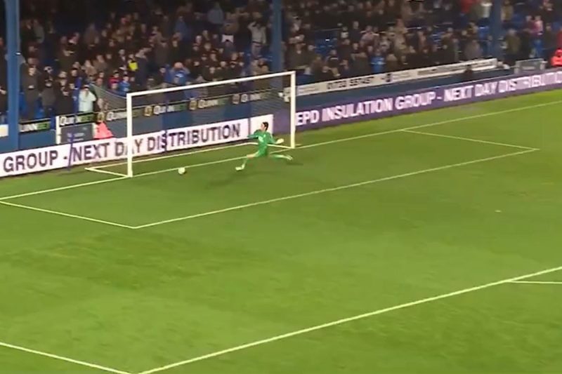 Goleiro tomou dois frangos incríveis, mas time empatou em casa