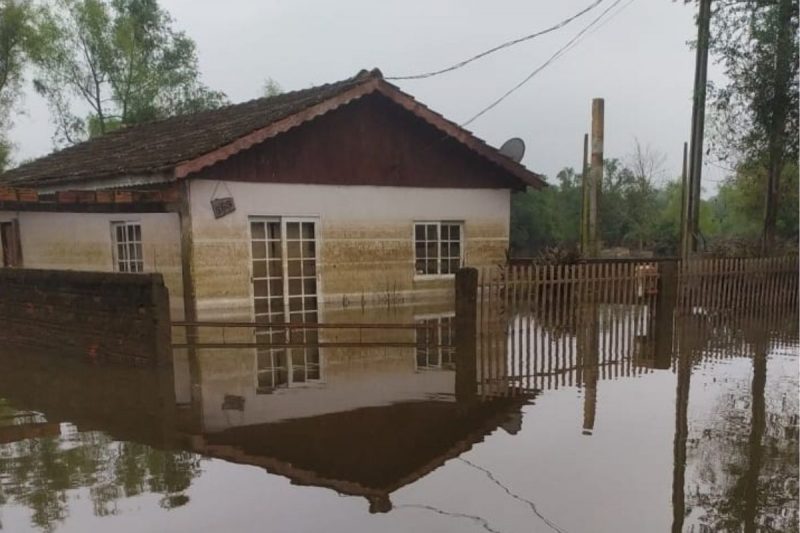 Enchente ainda causa transtornos na cidade