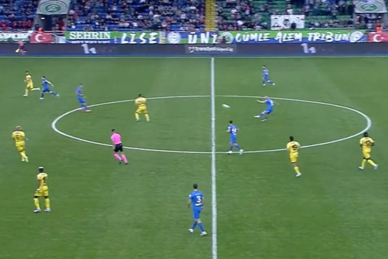 Gol que Pelé não fez foi marcado em jogo do Campeonato Turco