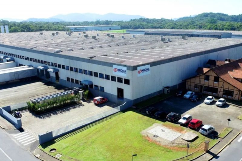 Foto mostra uma imagem aérea de uma empresa de Joinville