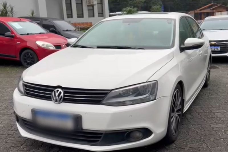 Carros de luxo eram adquiridos com o dinheiro do tr&aacute;fico – Foto: Felipe Bambace/NDTV