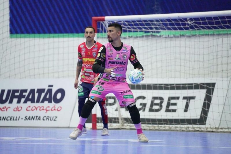 Goleiro Matheus foi campeão da Libertadores deste ano vencendo o JEC Futsal na final