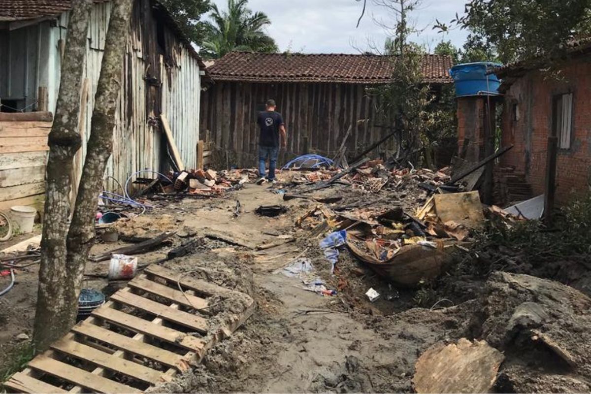 Fire completely destroyed a house in Vila Cubatao – Adriano Mendez/NDTV