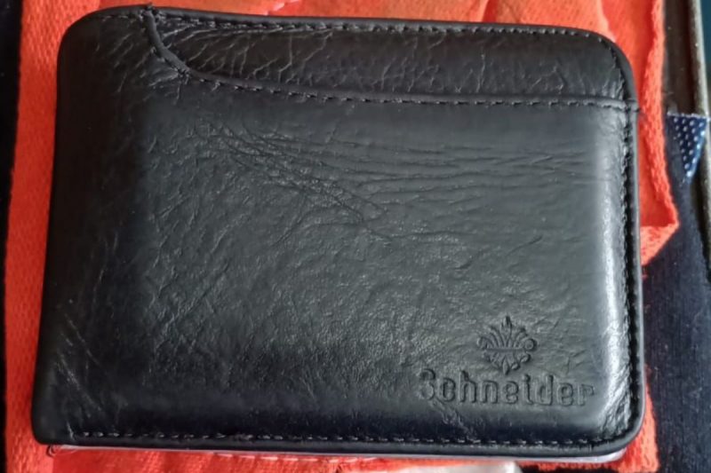 Carteira foi localizada no bairro Iririú 