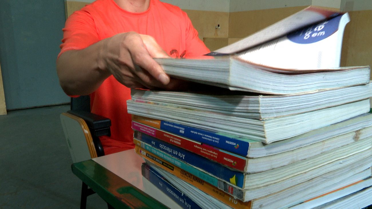 adultos com o ensino médio completo