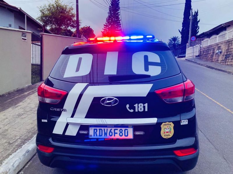 Carro de luxo é usado para tráfico de drogas