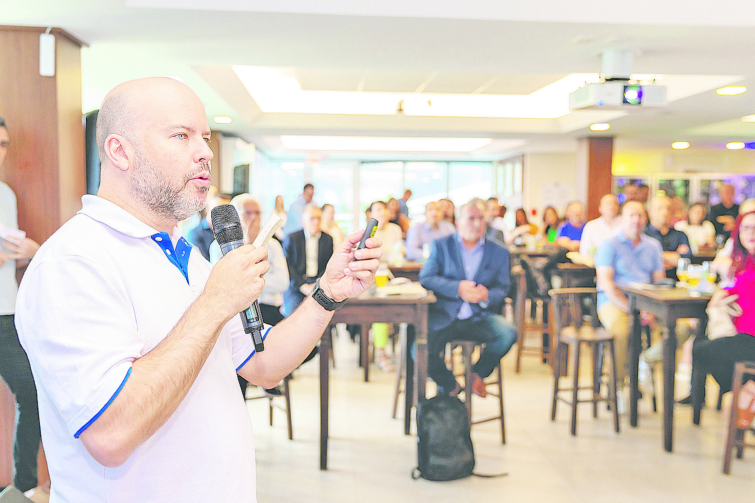 Diretor da JBS palestrando em evento JBS Day em Florianópolis