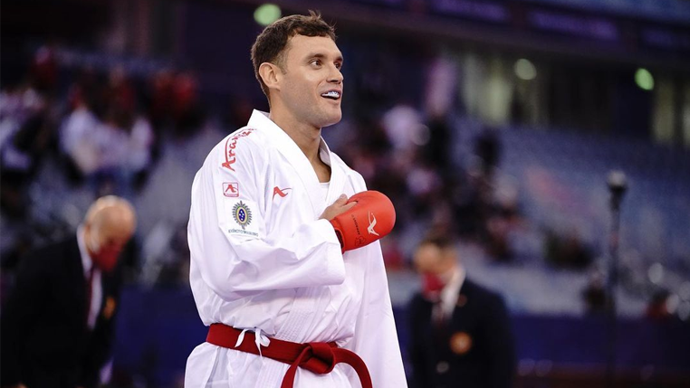 Atleta de karatê disputando pan-americanos