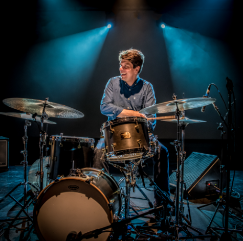 Bateirista Edu Ribeiro – Foto: Reprodu&ccedil;&atilde;o/Internet