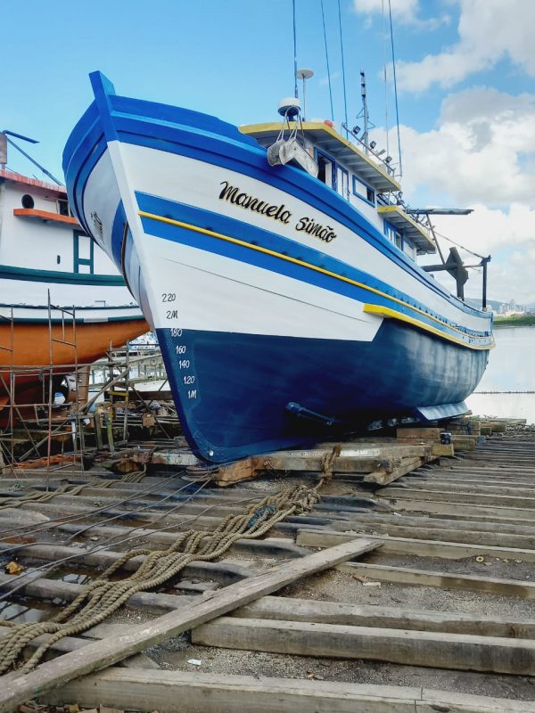 Imagem frontal do barco Manuela Simão, desaparecido desde 4 de novembro no sul do Brasil